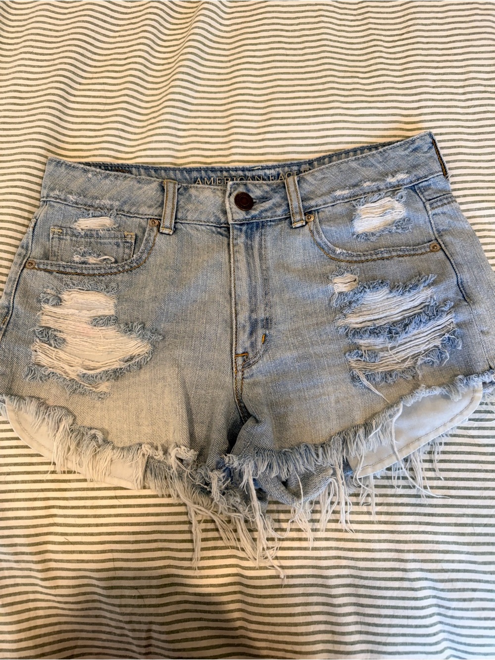 American Eagle High Waisted Light Wash Distressed Denim Cutoff Shorts - Size 6